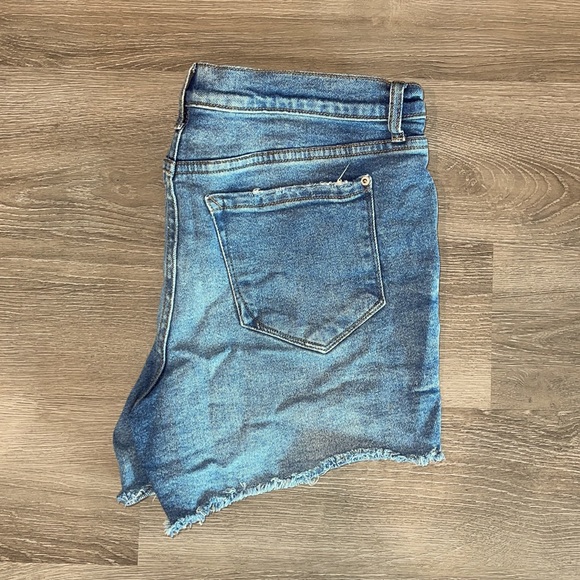 COPY - Size 8 Jean Shorts. - Picture 2 of 3